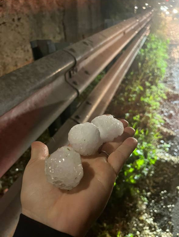 Grandine a Cesano Maderno (Monza Brianza) del 19 aprile 2026: chicchi di grandi dimensioni